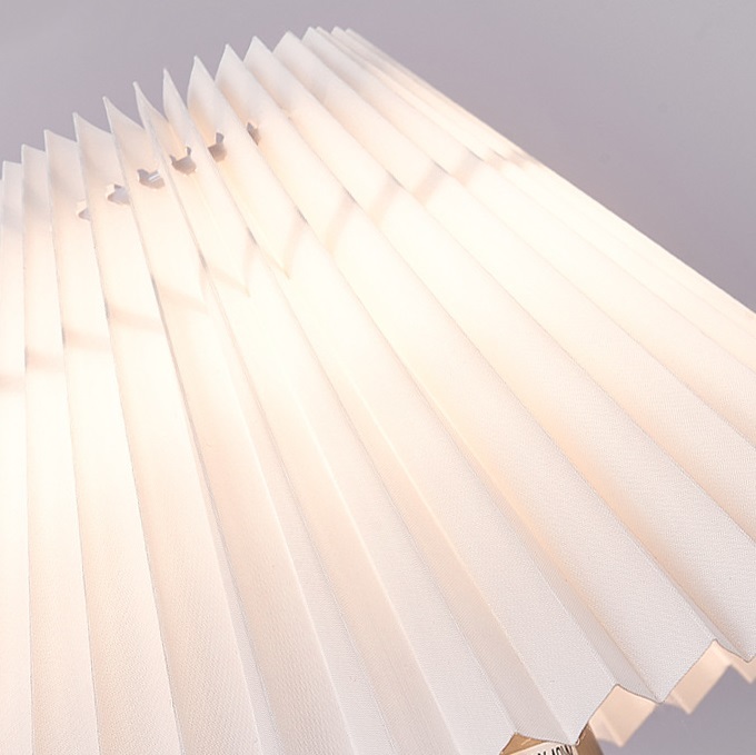 Светильник DZN-13874 БЕЛЫЙ + БЕЛЫЙ ` D240/H250/1/E27/40W PLEATED