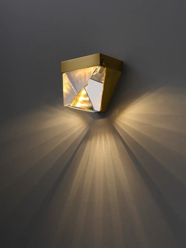 Светильник настенный ElegantLight DZN-13055 ЗОЛОТО ` D100/H100/1/LED/4500K FACETED-STONE 24-05