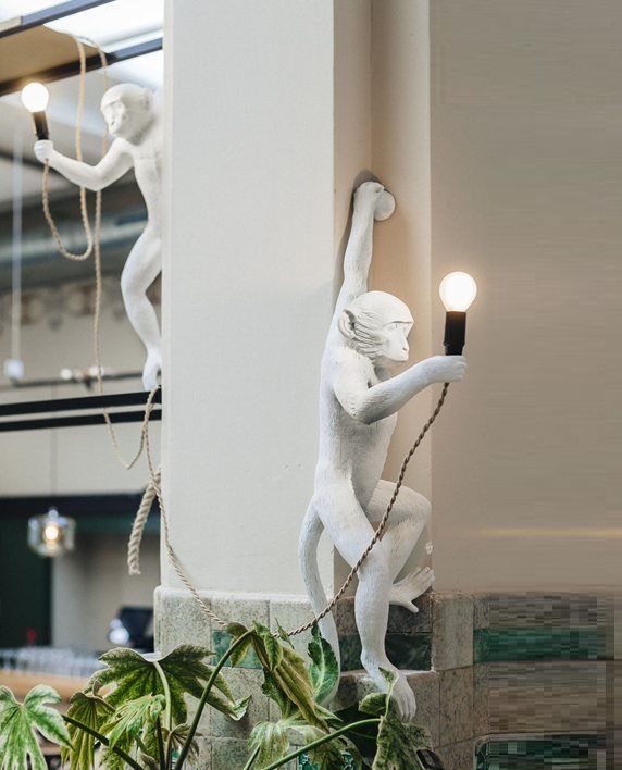 Светильник настенный DZN-13082 БЕЛЫЙ ` D320/H680/1/E27/10W MONKEY (обезьяна смотрит вправо)