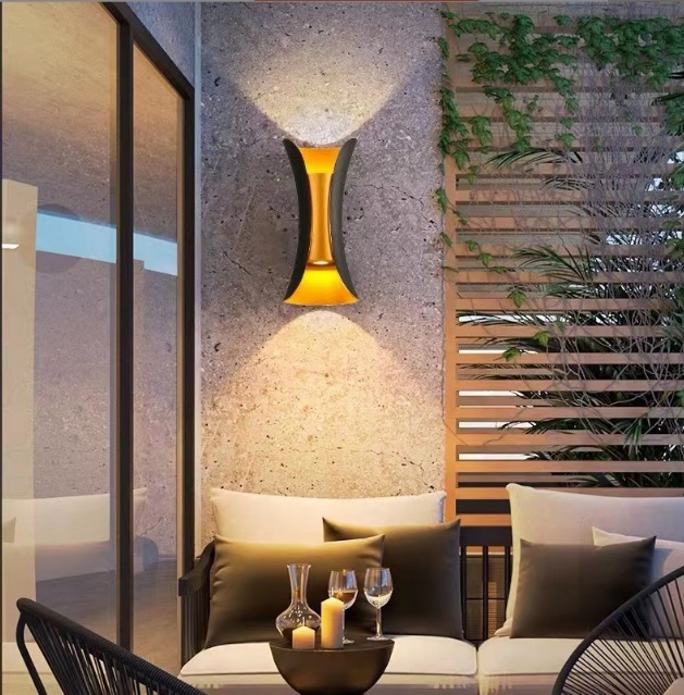 Светильник Elegant SPF-4209 ЧЕРНЫЙ/ЗОЛОТО ` 2/LED/20W/2700-3000K 150*150*300mm IP65 SPF22-02 (1/20)