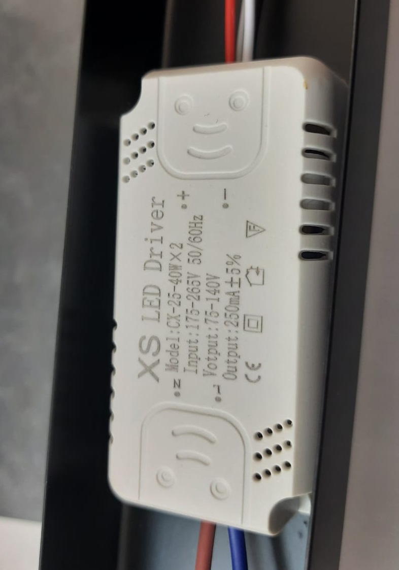 Светильник настенный САПФИР SPF-4789 Черный + ром ` 1000мм 1/LED/2*40W BARR 22-07 (1 из 10шт в коро