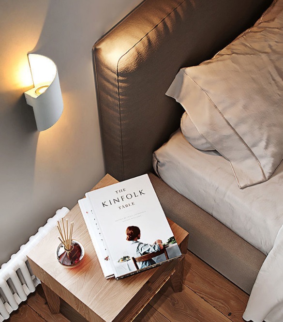 Светильник настенный SAPFIR SPF-4813 WHITE/БЕЛЫЙ ` D100/H275/2/LED/10W/4000K IP65 NUOVO 22-07 (1/30)